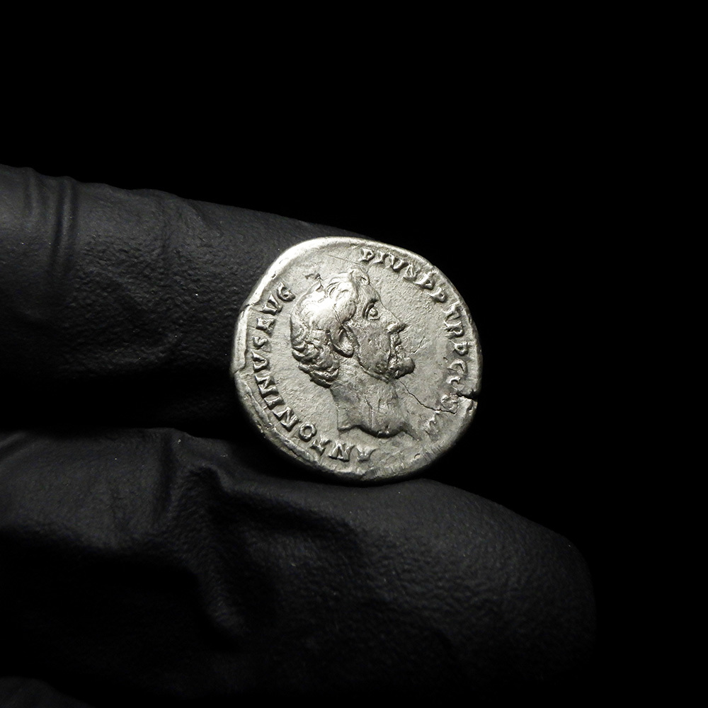【古代ローマコイン】Antoninus Pius（アントニヌス・ピウス）クリーニング済 シルバーコイン 銀貨 デナリウス(hacsaC69Wc)_画像4