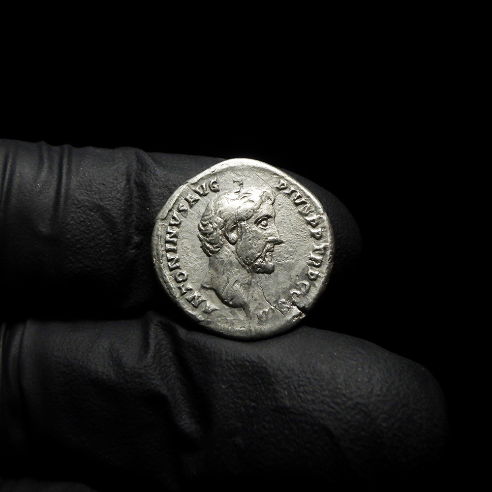 【古代ローマコイン】Antoninus Pius（アントニヌス・ピウス）クリーニング済 シルバーコイン 銀貨 デナリウス(hacsaC69Wc)_画像2