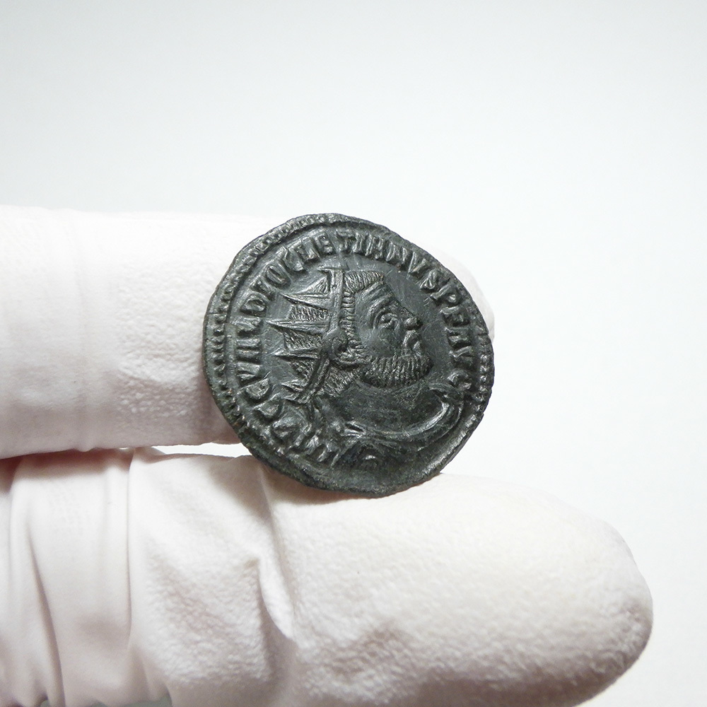 【古代ローマコイン】Diocletian（ディオクレティアヌス）クリーニング済 ブロンズコイン 銅貨 アントニニアヌス(WyrC4RDEnU)_画像4