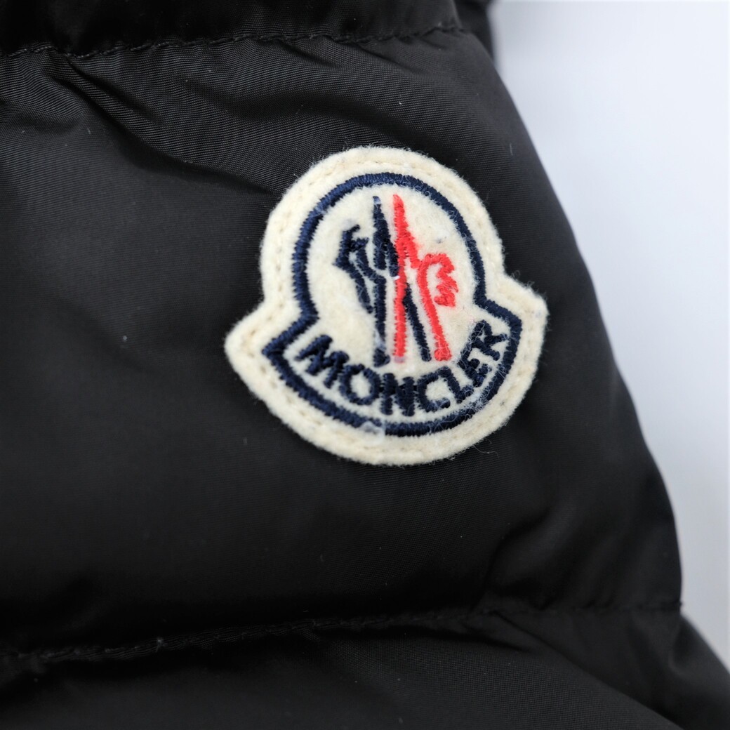 新作ウエア モンクレール 【美品】MONCLER CHARPAL クリーニング済 黒