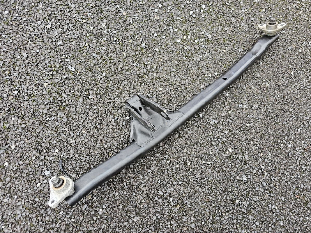  Volvo V70 T-5 SB original tower brace AS230923-C