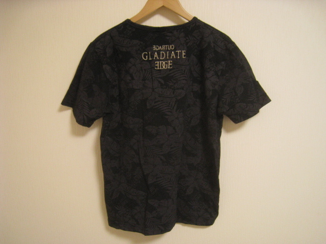 BRAND WOVEN GLADIATE GDA Tシャツ 半袖 Vネック ロゴ 金/ゴールド刺繍 プリント ALOHA 花柄 フラワー 黒×グレー ブラック サイズL_画像3