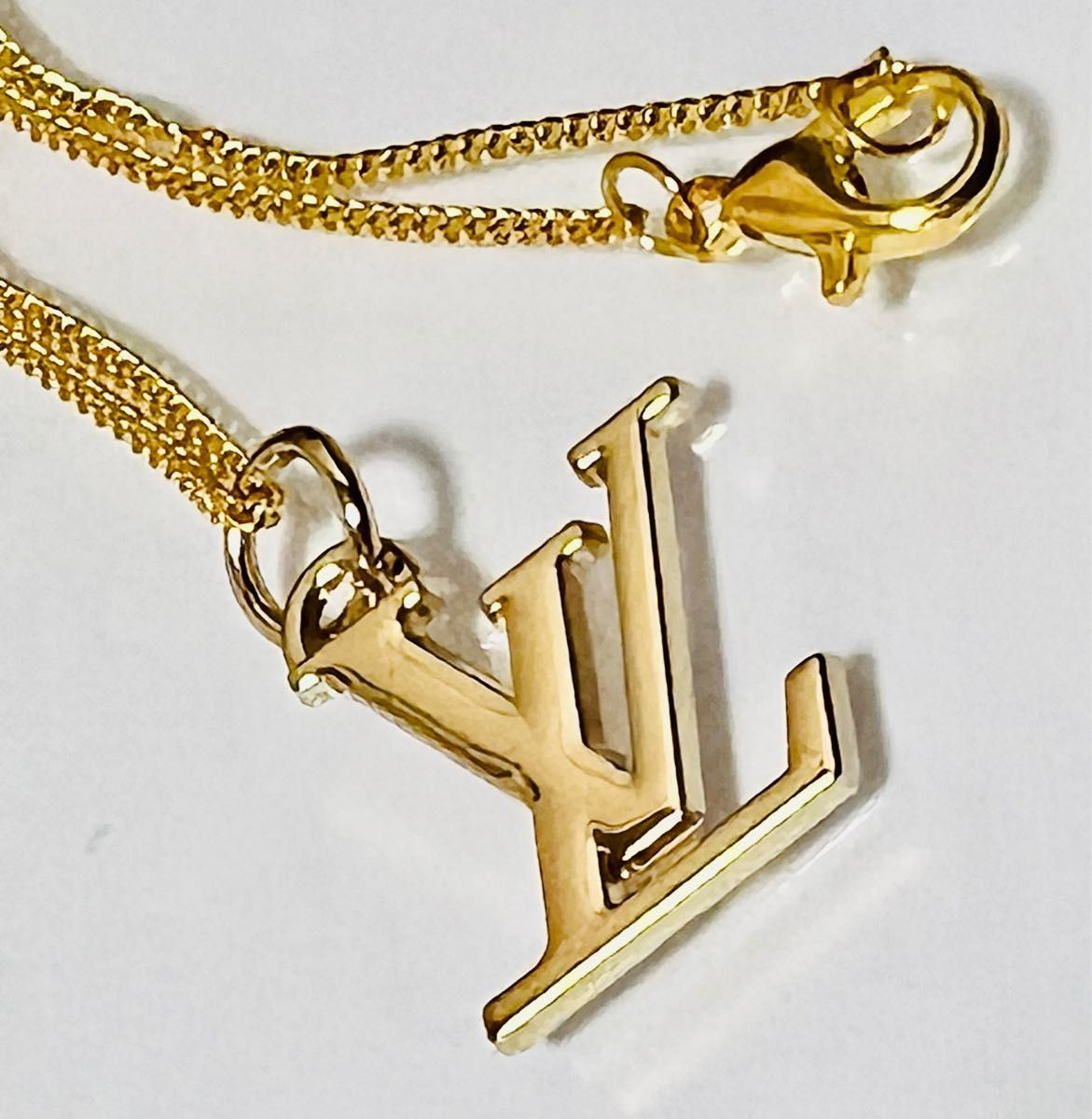 Louis vuitton ルイ・ヴィトン ヴィンテージ ゴールドLV ロゴ Louis vuitton ルイ・ヴィトン ヴィンテージ ゴールドLV ロゴ