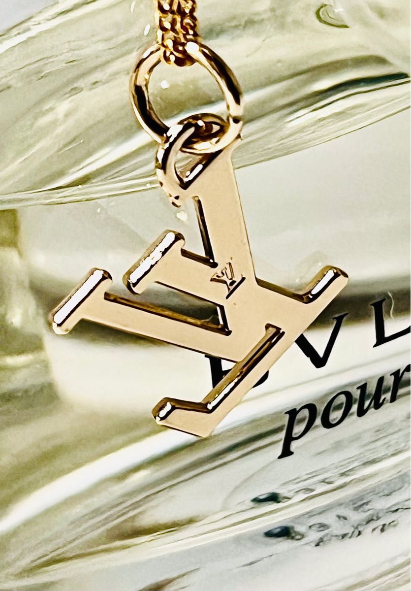 Louis vuitton ルイ・ヴィトン ヴィンテージ ゴールドLV ロゴ Louis vuitton ルイ・ヴィトン ヴィンテージ ゴールドLV ロゴ