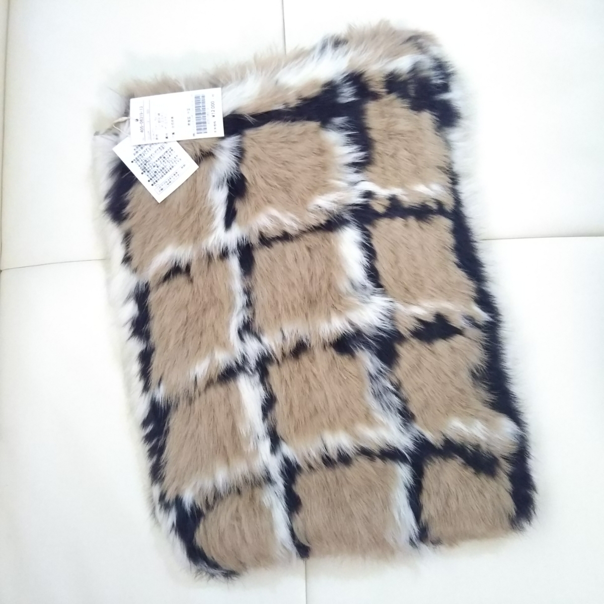 [LAZY SUSAN Lazy Susan ] clutch bag * feeling of luxury overflow tender real rabbit fur, trad . check pattern * regular price 13,200 jpy 