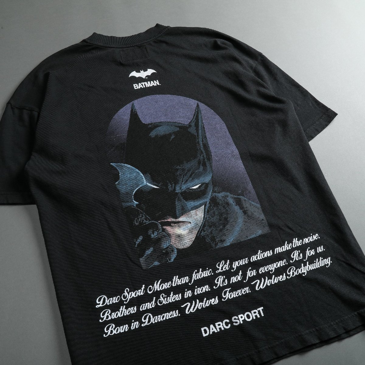 珍しい TEE OVERSIZED PREMIUM SHADOWS DARC BATMAN Sport Darc BLACK