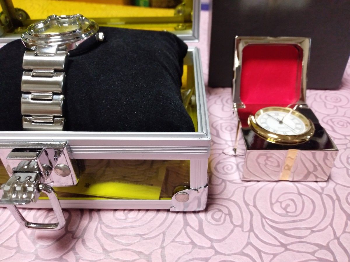 ディズニー　★プーさん腕時計80周年記念モデル(ゴールド)　★置き時計 (アンティーク)