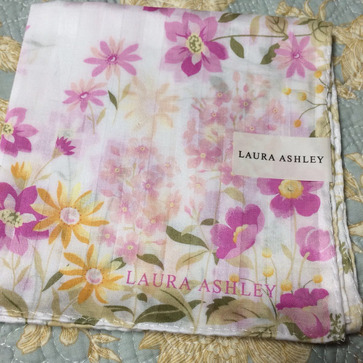 LAURA ASHLEY ローラアシュレイ 大判 ハンカチ 花柄 ピンク系 未使用