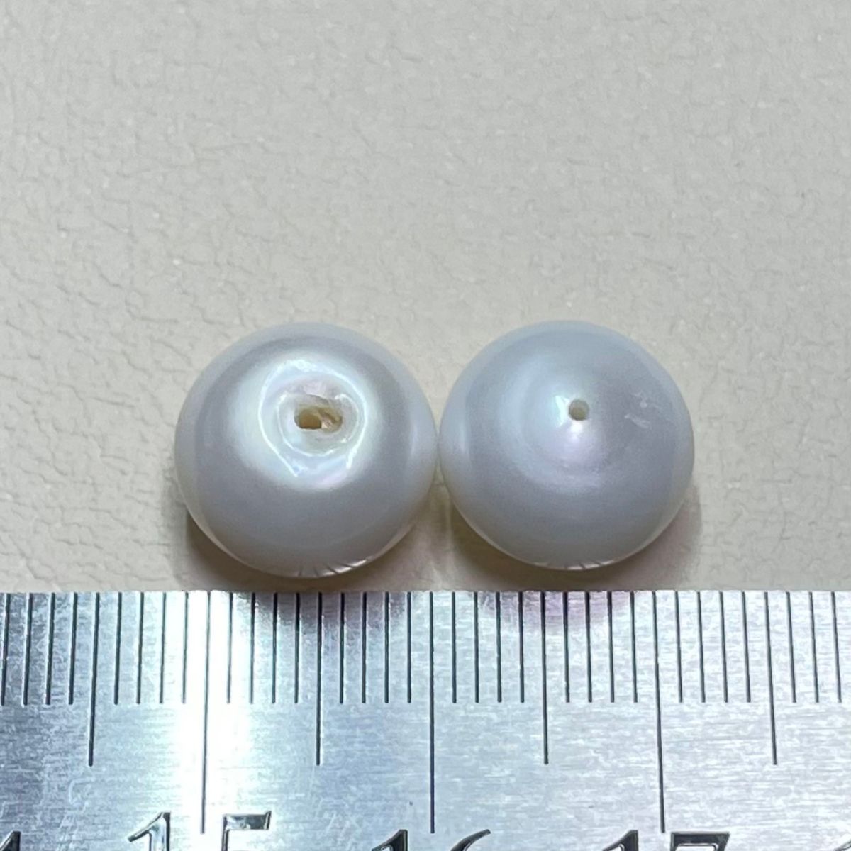 在庫処分特価 O107 淡水パール 大粒 ボタン 片穴 ホワイト 11.6〜11.7mm 2粒