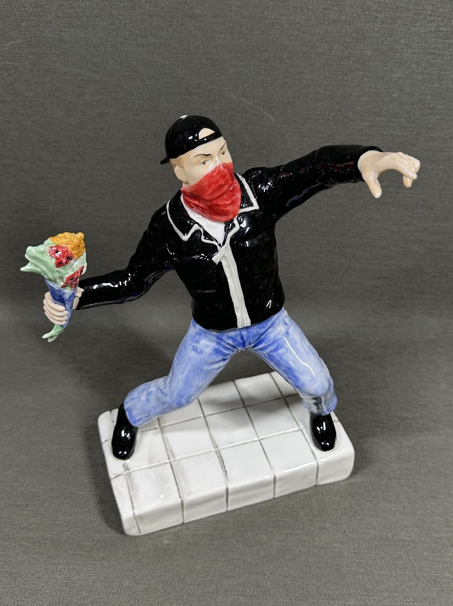バンクシー FLOWER THROWER セラミック・スカルプチャー by KEVIN