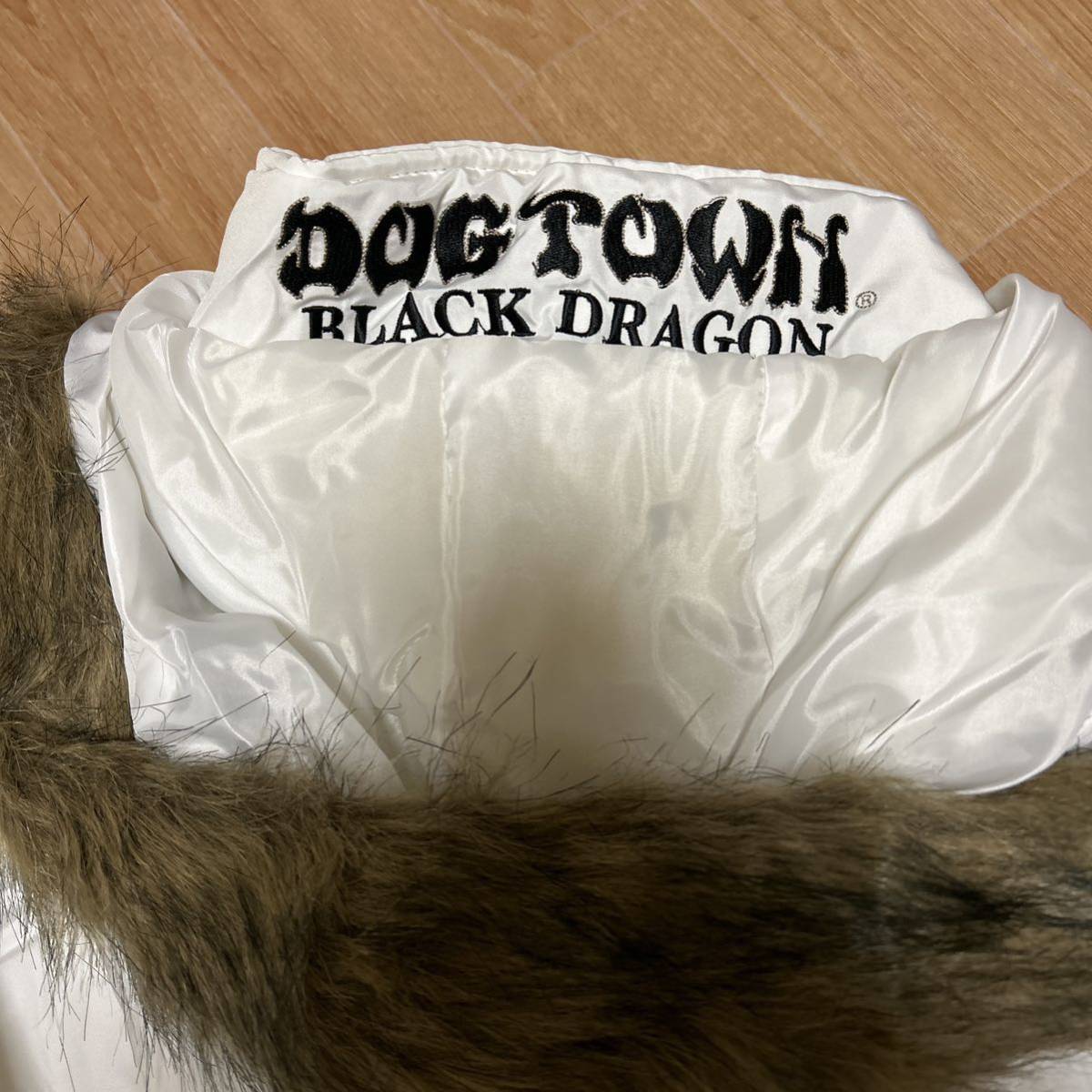 未使用品 DOGTOWN 黒龍 刺繍ロゴ 中綿ジャケット ファーフード XL_画像7