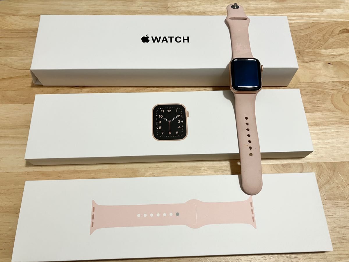 Apple Watch SE GPSモデル 40mm ゴールドアルミニウムケースとピンク