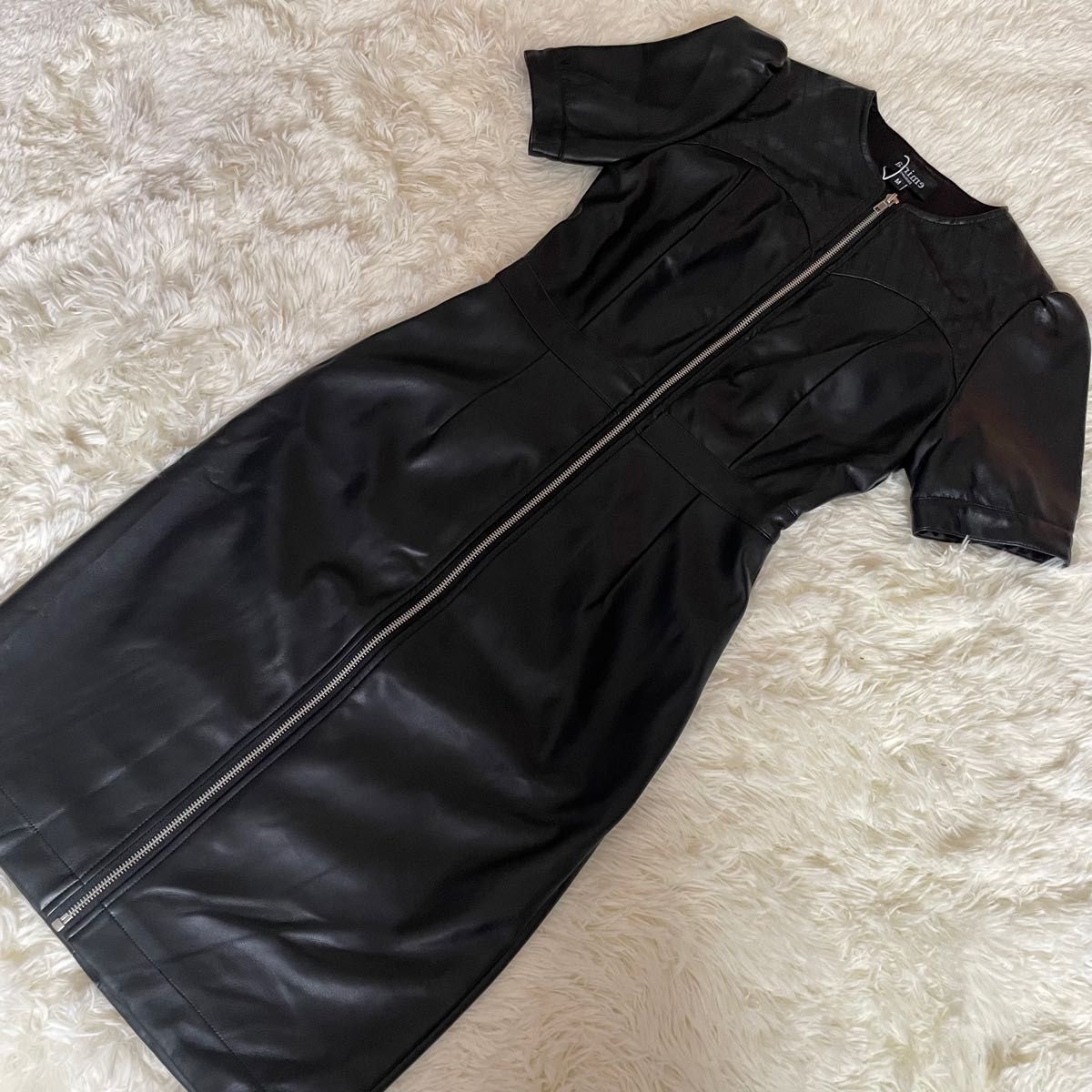 新品タグ付】愛沢えみり エミリアウィズ レザー ワンピース 新品タグ付】愛沢えみり エミリアウィズ レザー ワンピース