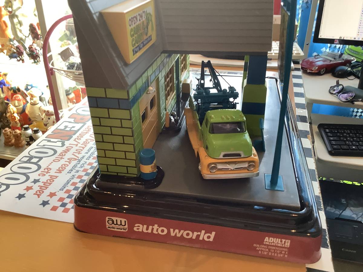 AUTO WORLD 1:48 RAT FINK Garage with 1:32 Tow Truck Set 【ラットフィンク】ミニカー