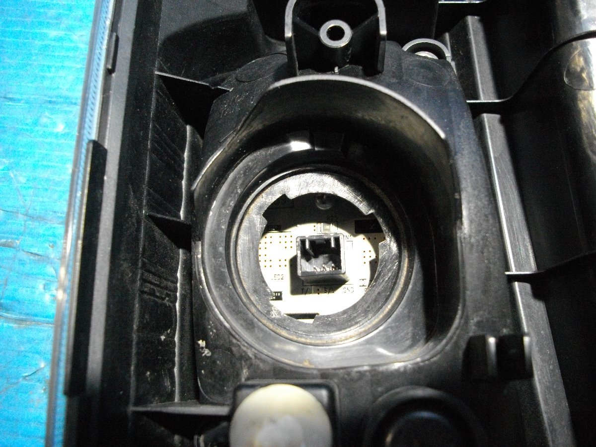 SA【7115】ホンダ N-BOX JF1 JF2 純正 LED テールレンズ テールライト 運転席側 右側 ICHKOH D105 中古品 補修用_画像6