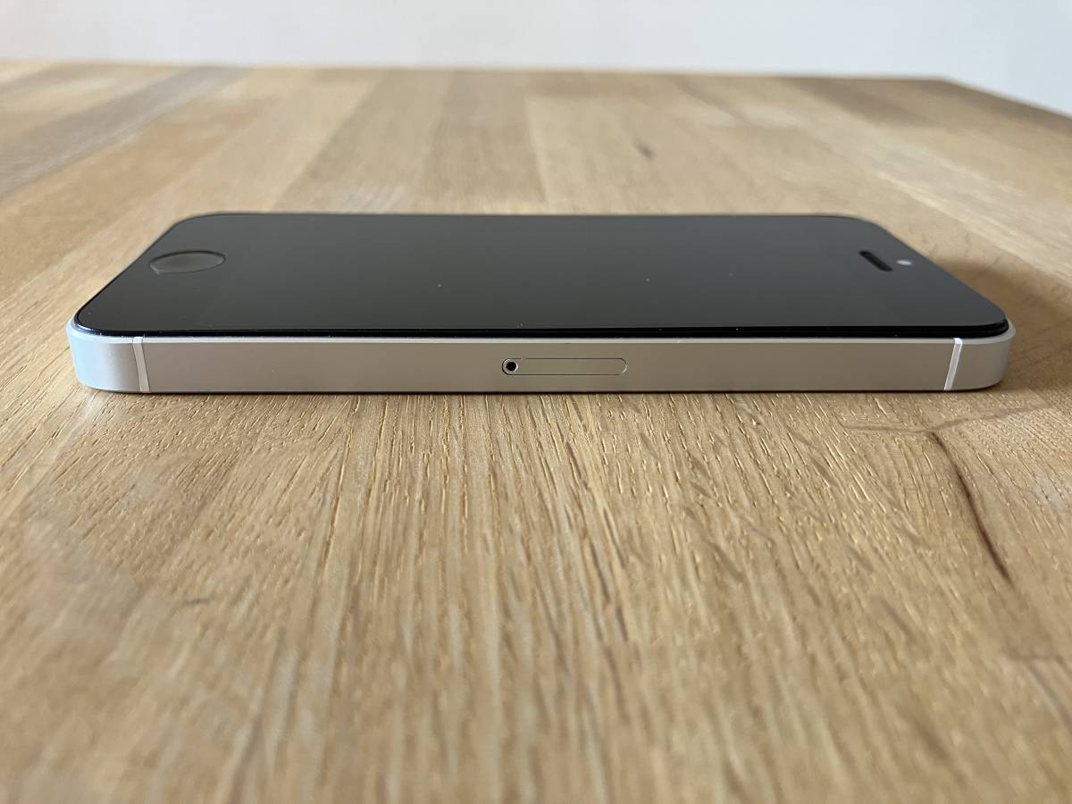 改造品 シルバー筐体+ブラックベゼル Apple iPhone SE 第1世代 128GB SIMフリー NP862J/A バッテリー交換済 1800mAh カメラ等難あり_画像6