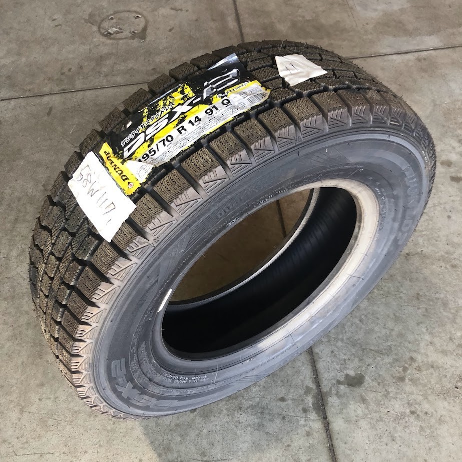 送料別 新品 1本 (CCC.8) 195/70R14 91Q DUNLOP DSX-2 2011製造 スタッドレス 訳アリ_画像1