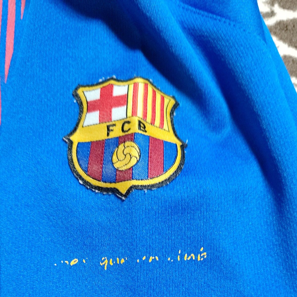 サッカー　フットサル　ユニフォーム　子供　サッカー バルセロナ  半袖Tシャツ　11 　練習　子供。
