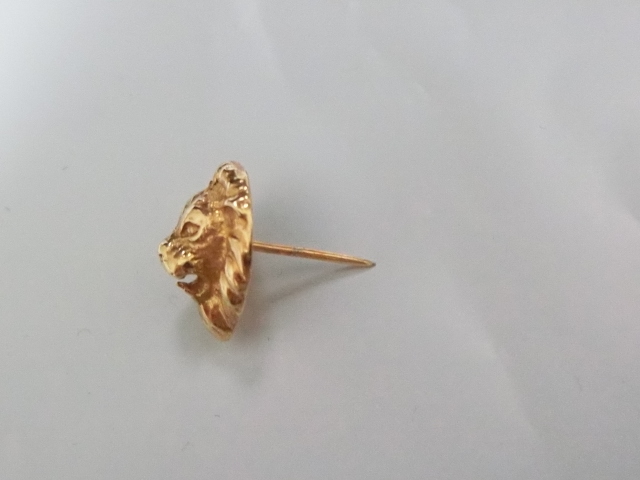 *K18 tiepin tie tack lion lion 