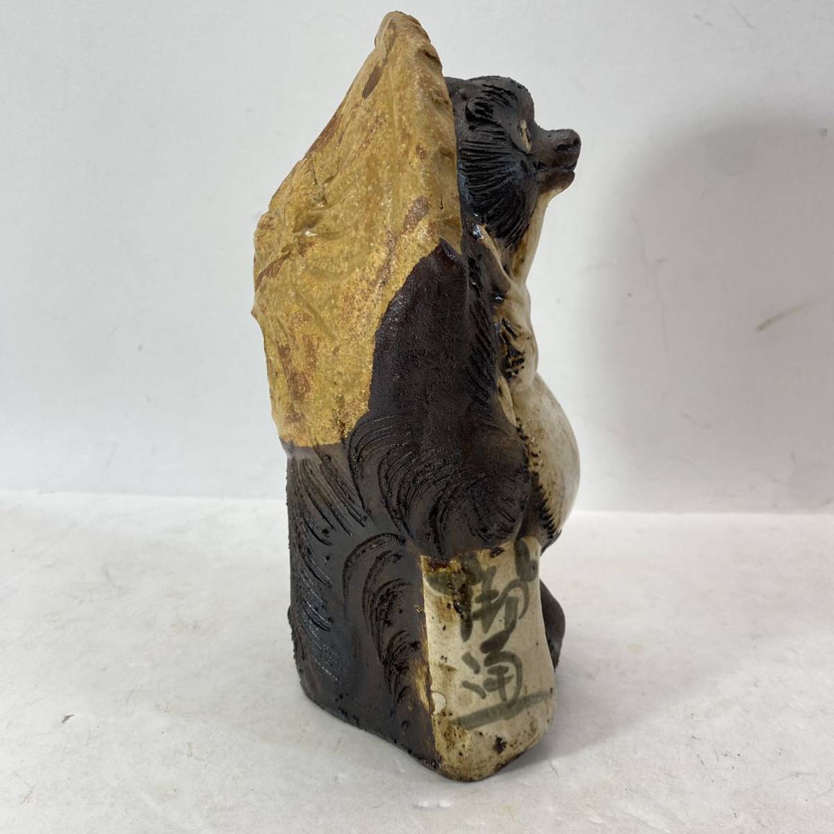 信楽焼 狸 置物 陶磁器製 たぬき タヌキ 縁起物 インテリア 飾 レトロの画像4