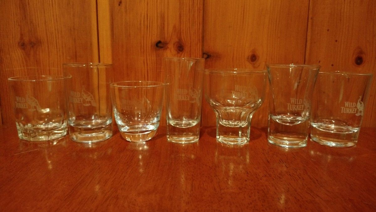 ワイルドターキー　ショットグラス　7種　ショーケース　ディスプレイ　バーボンウイスキー　オマケでショットグラス４種　