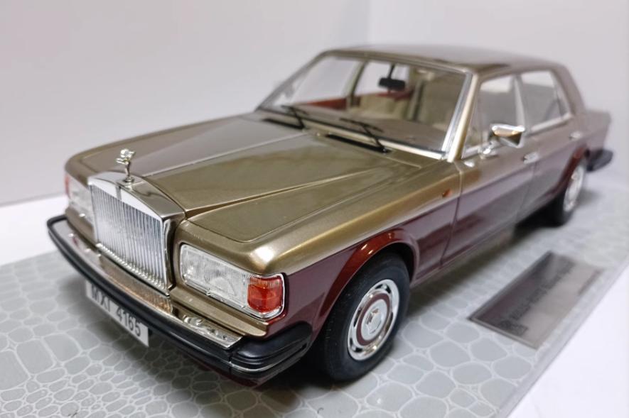 AMC 1/18 ロールスロイス Silver Spirit 1985 ゴールド/レッド