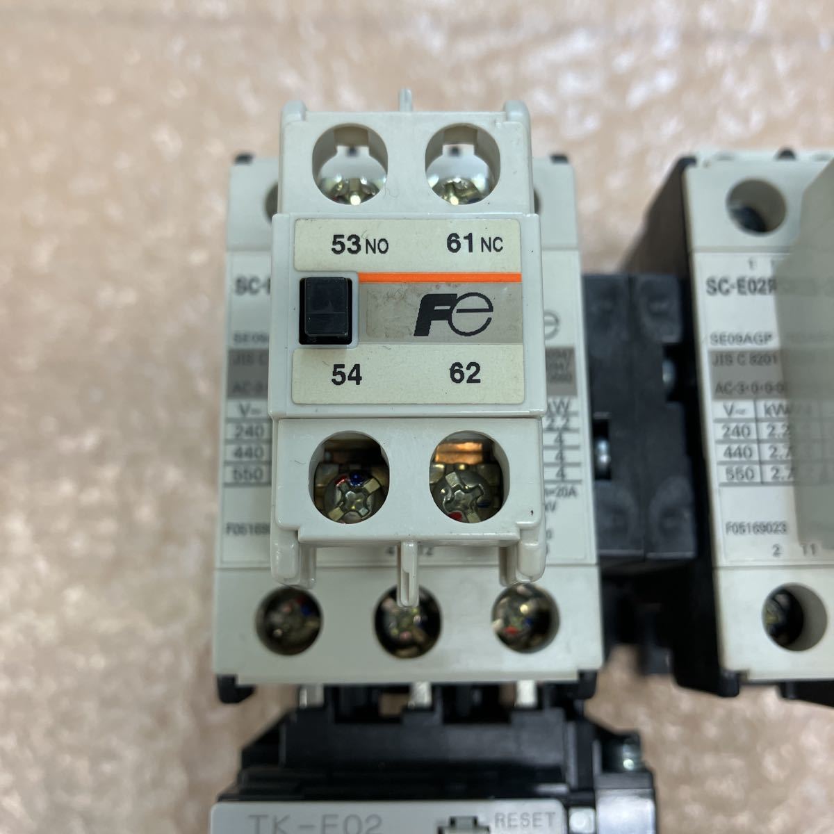 Fuji　富士電機　SC-E02P/G　電磁接触器　2個　SZ-A11　補助接点ユニット　2個　TK-E02　サーマルリレー　O-705_画像2