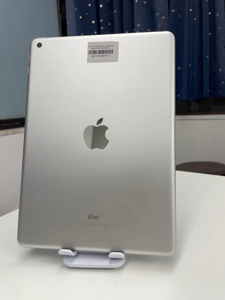 2022春の新作 Cellular ＋ Wi-Fi iPad 32GB 2017年モデル ドコモ