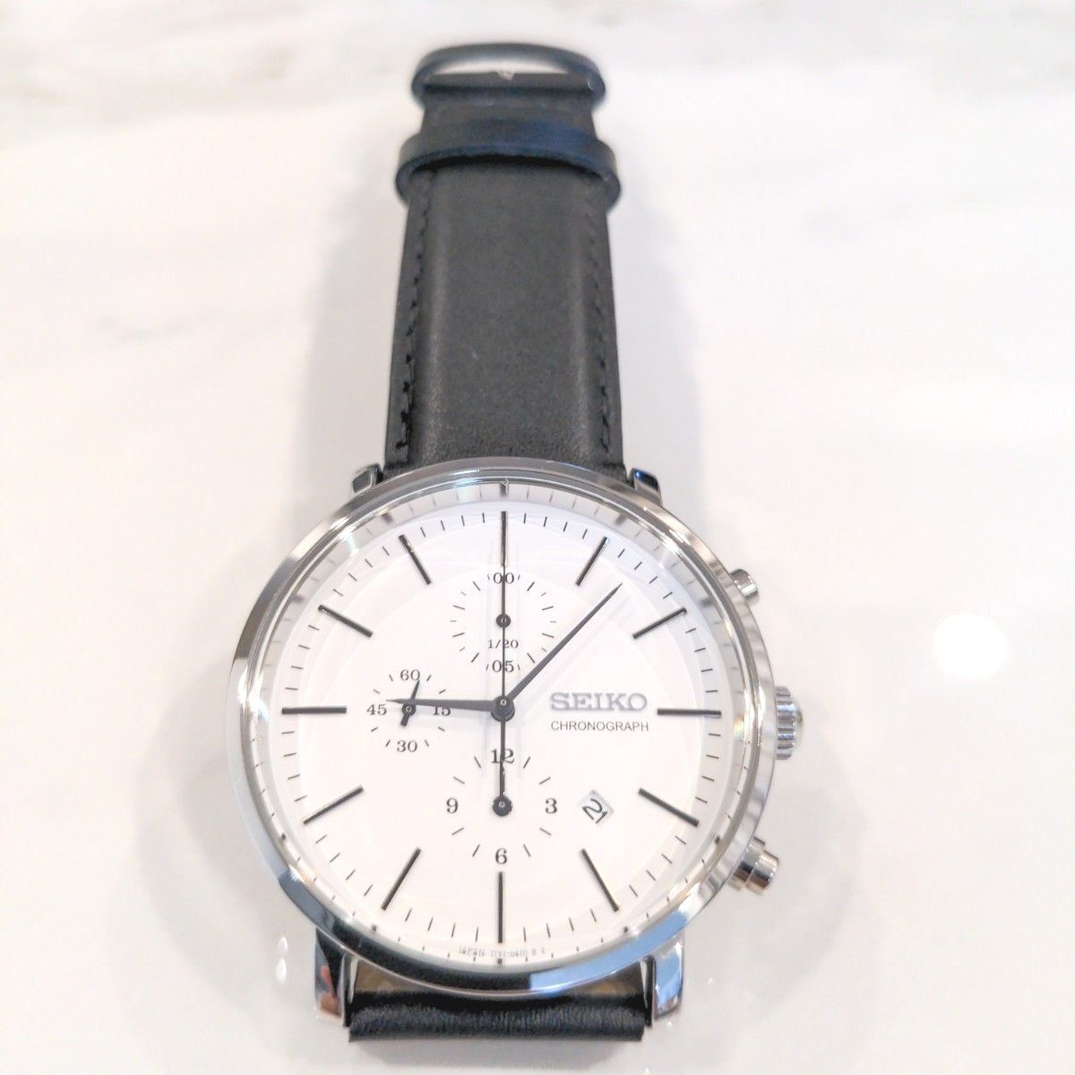 SEIKO ・クロノグラフ ・クォーツ電池式・デイト表示・白文字盤 SEIKO ・クロノグラフ ・クォーツ電池式・デイト表示・白文字盤