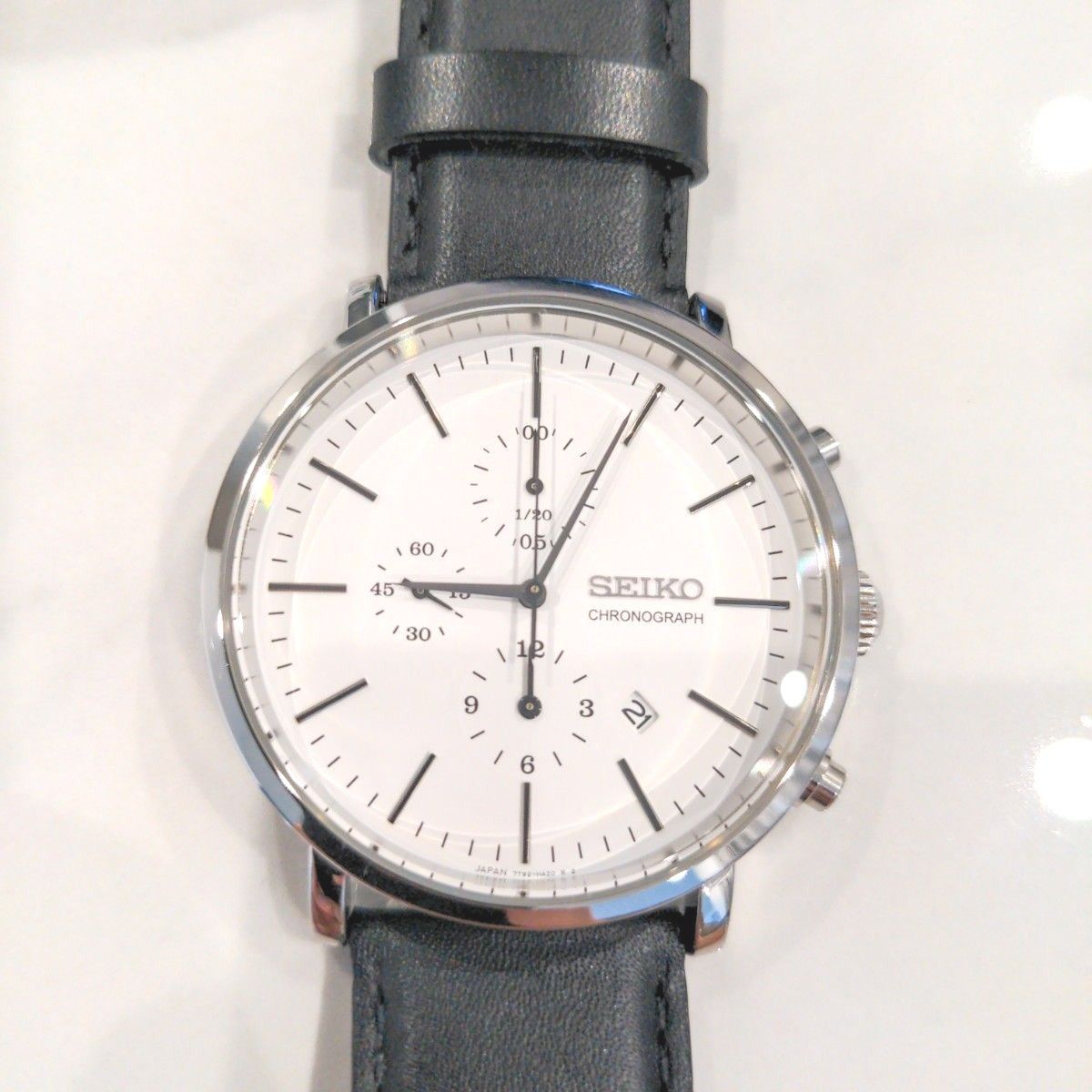 SEIKO ・クロノグラフ ・クォーツ電池式・デイト表示・白文字盤 SEIKO ・クロノグラフ ・クォーツ電池式・デイト表示・白文字盤