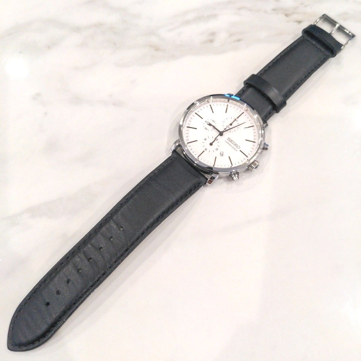 SEIKO ・クロノグラフ ・クォーツ電池式・デイト表示・白文字盤 SEIKO ・クロノグラフ ・クォーツ電池式・デイト表示・白文字盤
