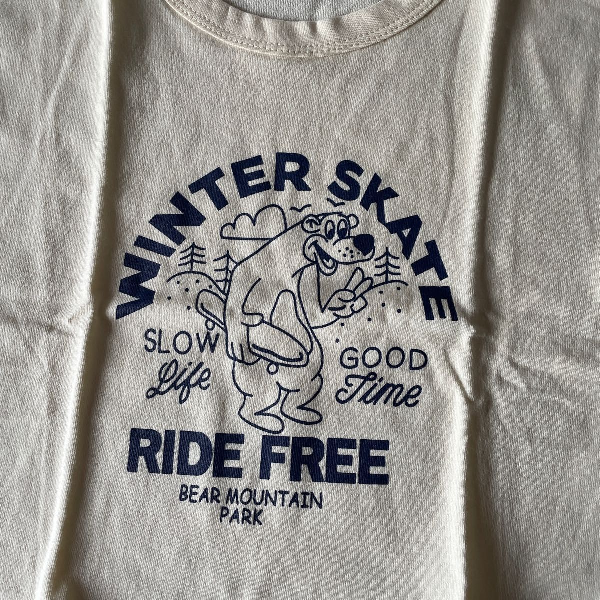 【新品・キッズ】90㎝ウインタースケートくまプリント半袖Tシャツ　子供服