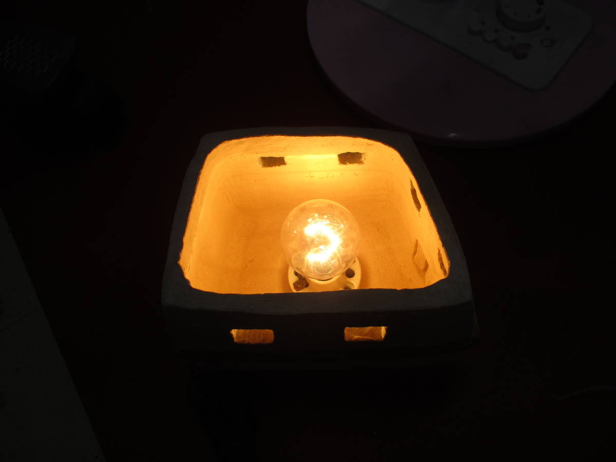 陶器　手作り？焼物(家型)　置型ライト　ランプ　検　 照明 卓上スタンド テーブルスタンド　卓上ランプ　テーブルランプ　インテリア小物_画像8