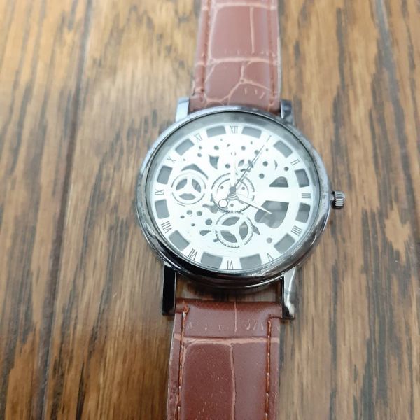 新品 未使用 スケルトン メンズ 腕時計 アナログ ウォッチ デザイン レザー風 ストラップ 時計 レディース 腕時計 茶色 ブラウン の画像2