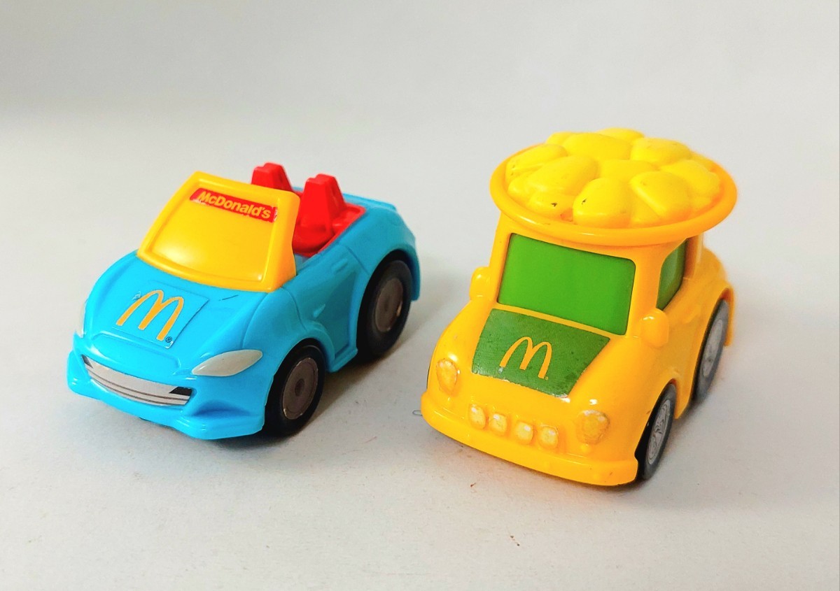 送料220円～☆人気!マクドナルド ハッピーセット ミールトイ TOMY 車のチョロQ「スポーツカーQ スイートコーンQ」プルバックカー 2種セット_画像1