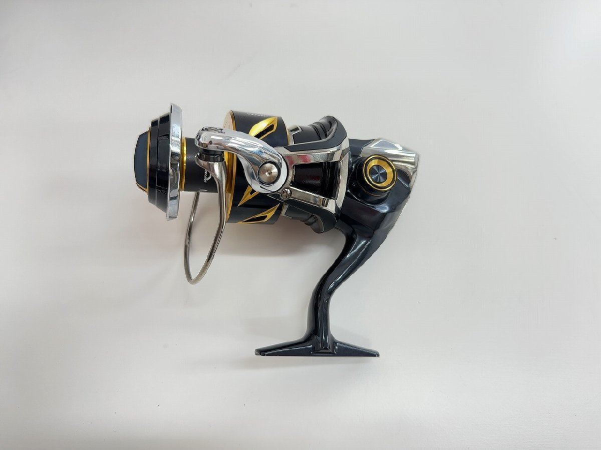 タイムセール!】 スピニングリール ♪展示品【シマノ(SHIMANO) 19 箱