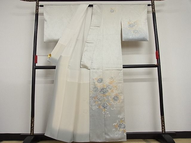 平和屋-こころ店■訪問着　駒刺繍　花唐草文　暈し染め　銀彩　着丈157.5cm　裄丈62cm　正絹　逸品　A-br5388_画像2