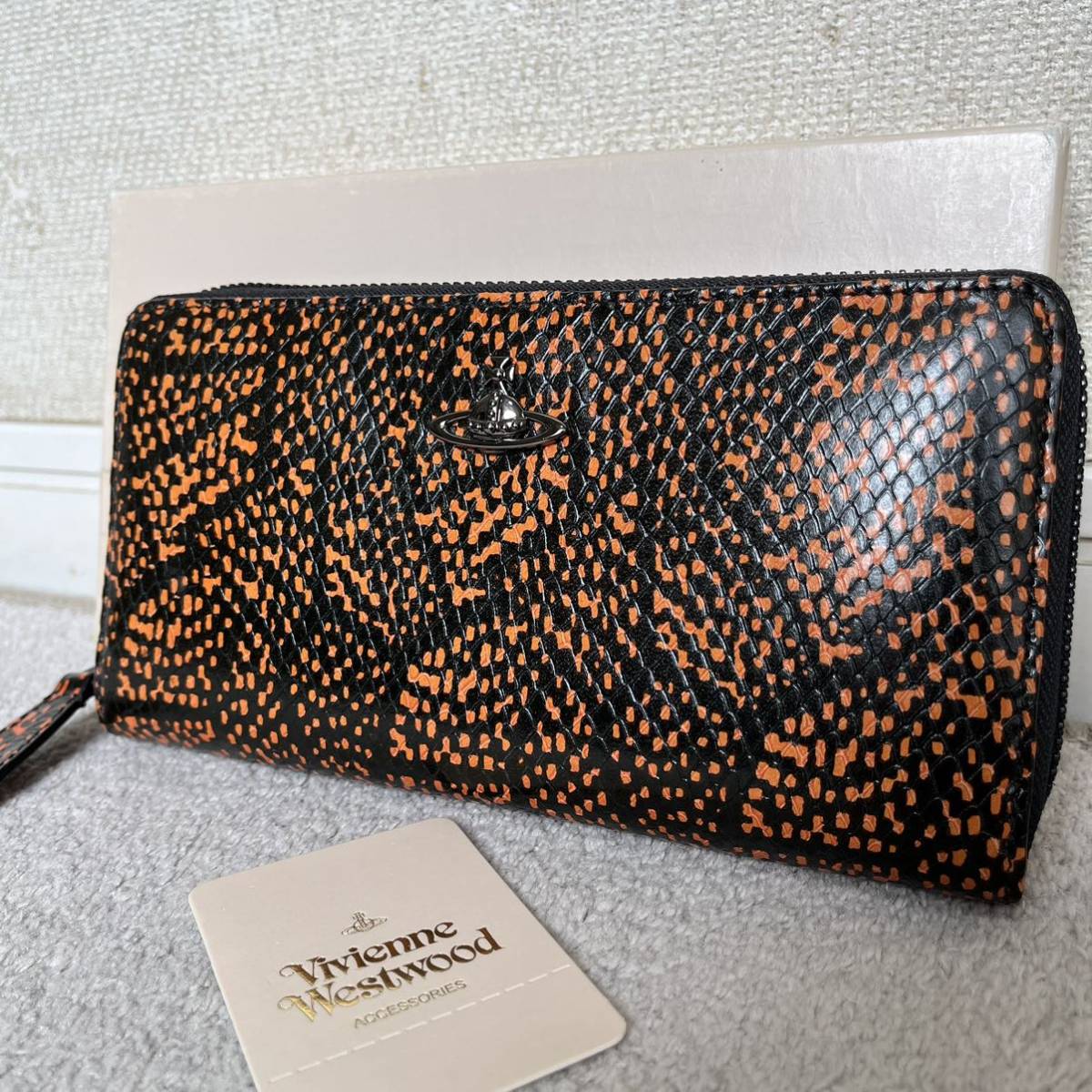 【新品】Vivienne Westwood ヴィヴィアンウエストウッド 長財布 オーブ ラウンドファスナー サイフ ウォレット 赤 ジッピー 定価5万_画像1