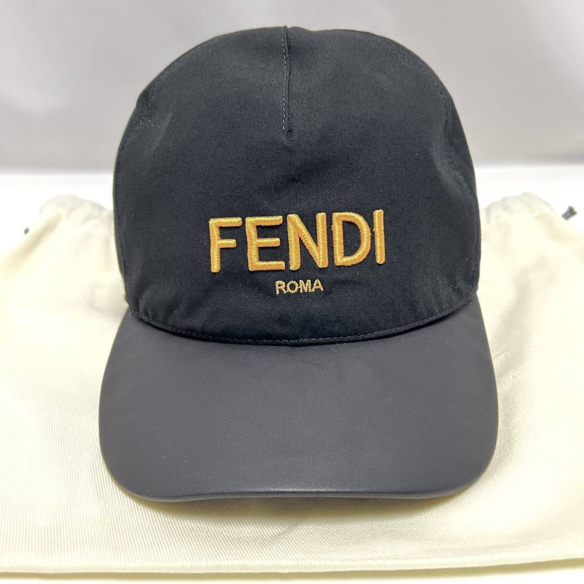 S 新品 FENDI フェンディ リバーシブル ベースボール キャップ ブラック レザー FFロゴ FF ズッカ 柄 立体ロゴ 刺繍 モノグラム 帽子  黒