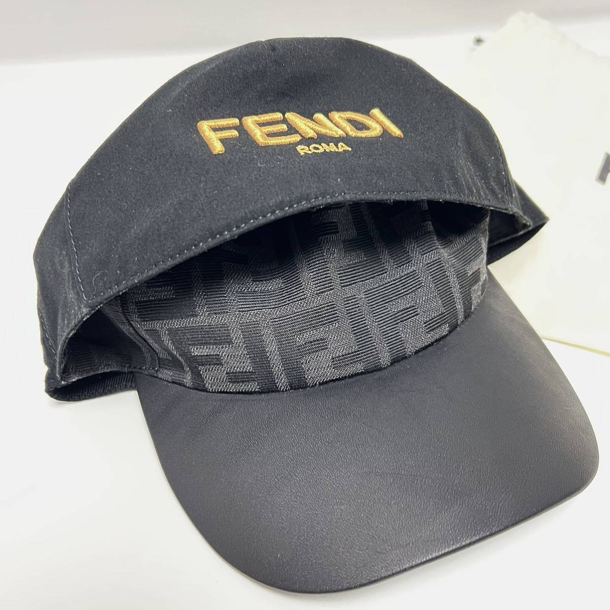 S 新品 FENDI フェンディ リバーシブル ベースボール キャップ ブラック レザー FFロゴ FF ズッカ 柄 立体ロゴ 刺繍 モノグラム 帽子  黒