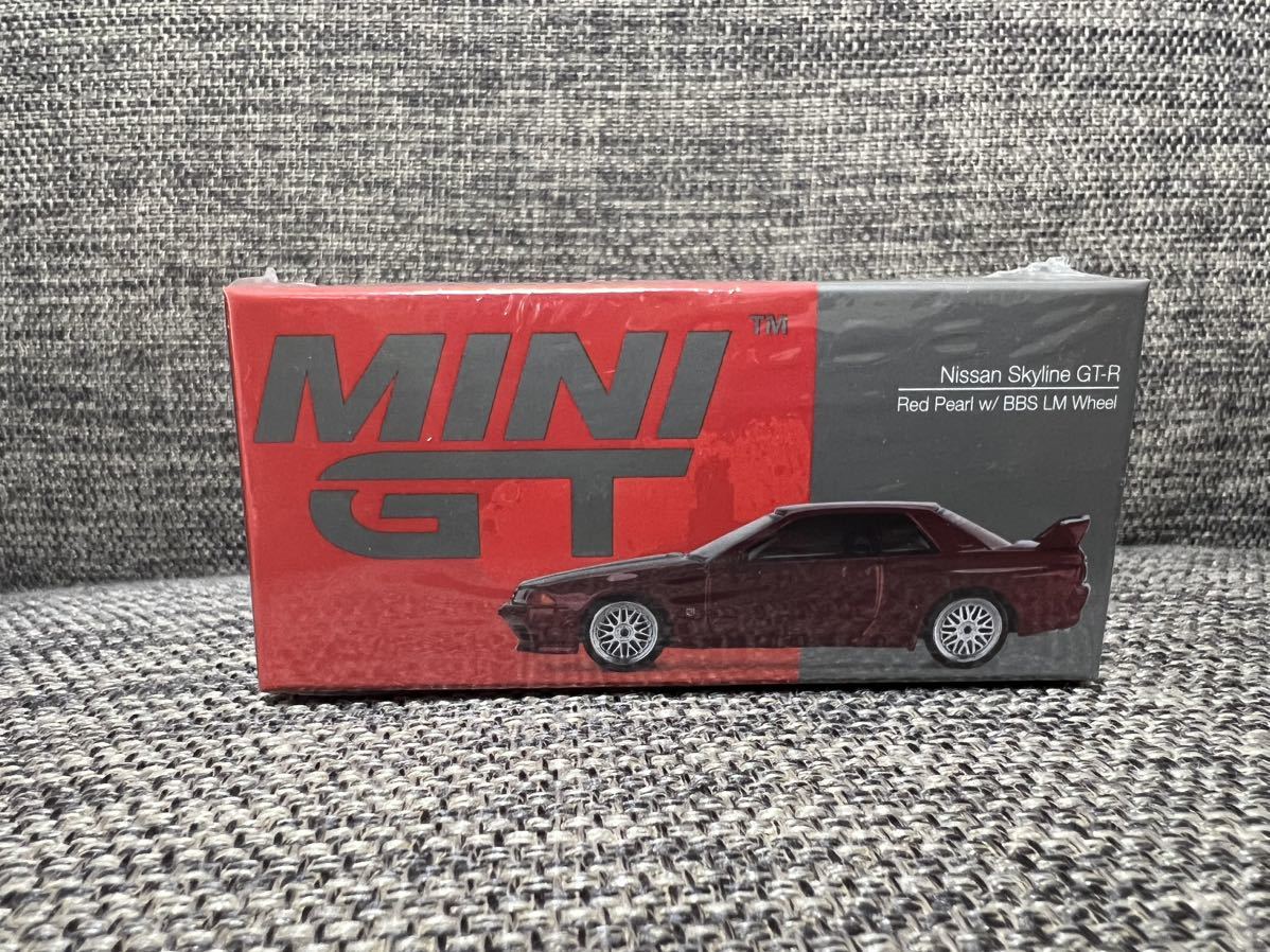 MINI GT 1/64 295 スカイライン　GT-R Nissan Skyline GT-R Red Pearl w/ BBS LM Wheel R32_画像1