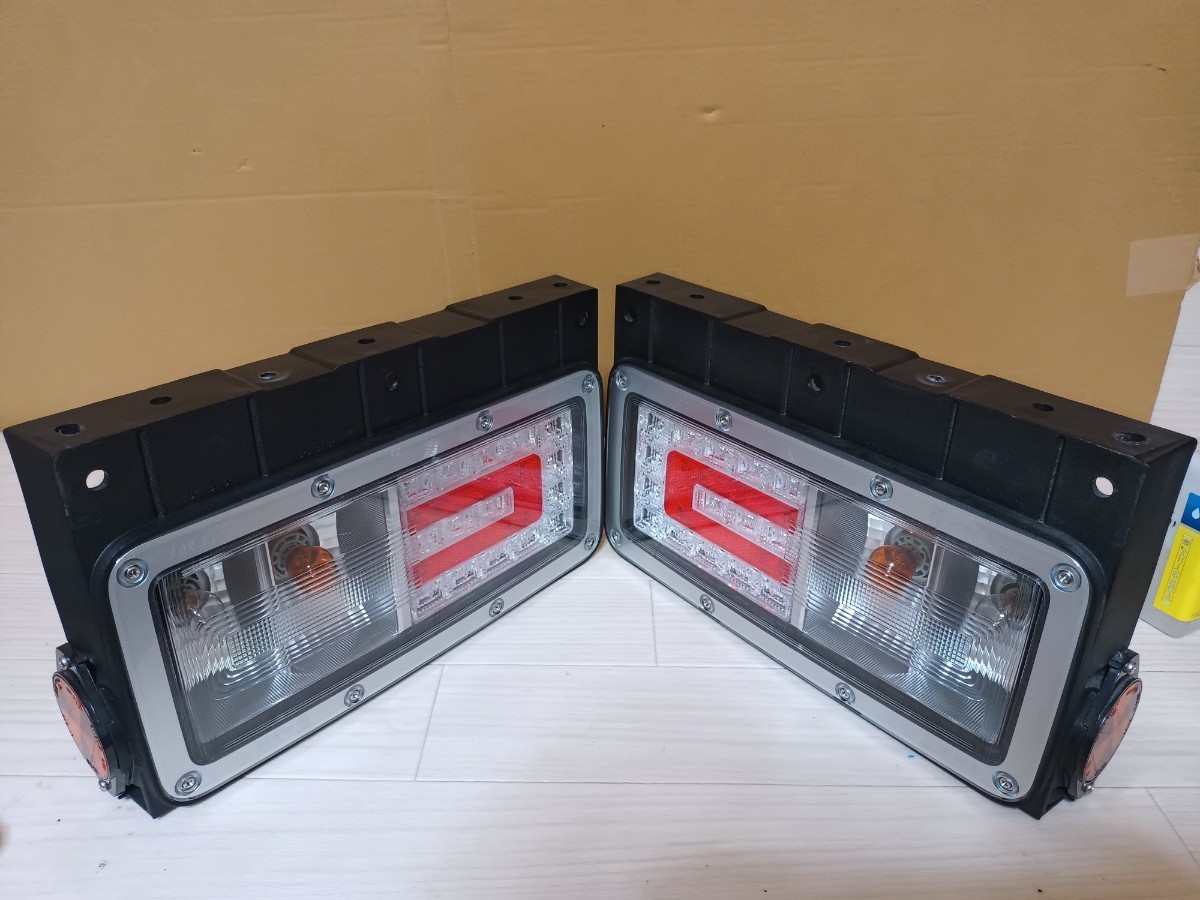 中古品 日野 純正 テールランプ 左右セット HINO KOITO220-15281 中古品 日野 純正 テールランプ 左右セット HINO KOITO220-15281