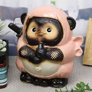 信楽焼 ドロン忍者狸(ピンク) たぬき タヌキ 開運 縁起物 可愛い 商売繁盛 ギフト 開店祝 置物 かわいい ニンジャ 忍び ta-0257