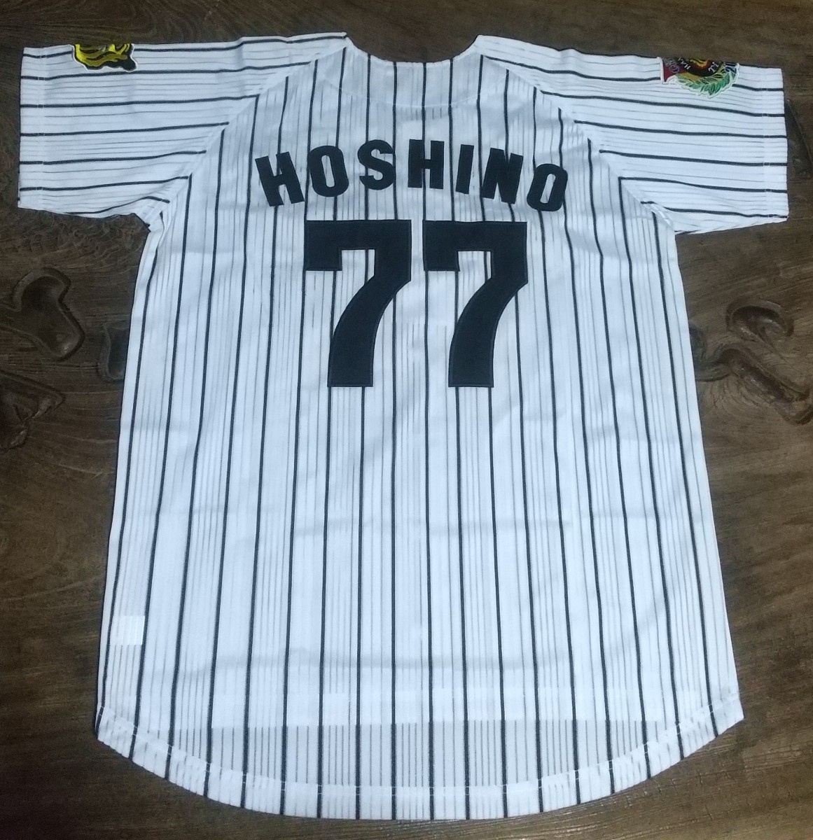 値下げ交渉 2003年 優勝記念ワッペン付き 阪神タイガース #77 値下げ交渉 2003年 優勝記念ワッペン付き 阪神タイガース #77
