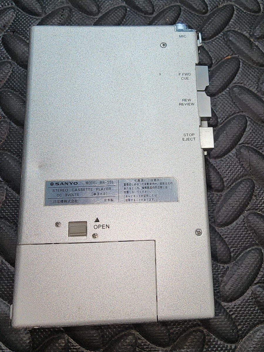 SANYO/サンヨー/MR-555 /ポータブルカセットプレーヤー/ジャンク_画像3