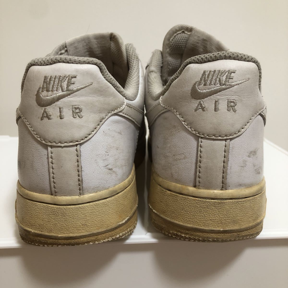 和20★② NIKE AIR FORCE 1 ナイキ エアフォースワン スニーカー シューズ ホワイト 26 メンズ_画像3