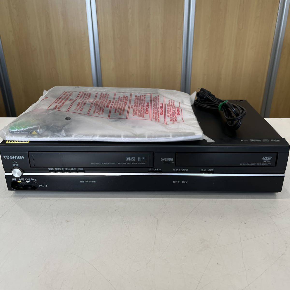 ＊【美品・動作品】東芝 TOSHIBA SD-V800 VHS ビデオデッキ 東芝VTR一体型DVDビデオプレーヤー レア_画像1