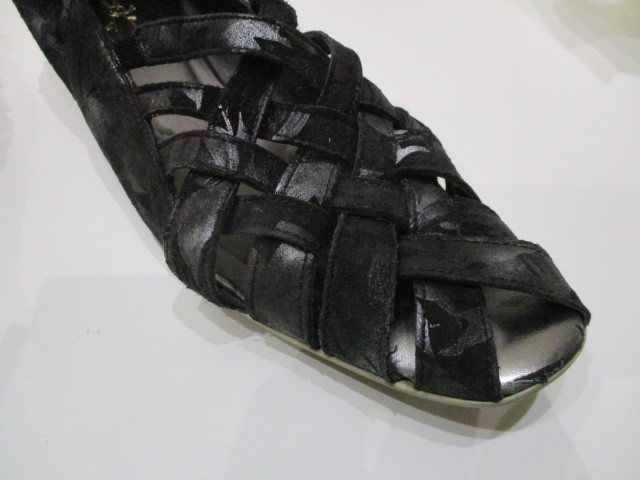 うさぎや　日本製　ノンスリップ　花柄　靴　パンプスシューズ　サイズ24　送料無料_画像9