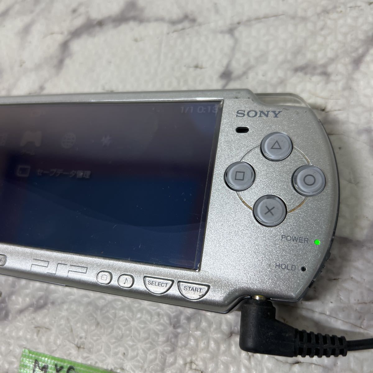 MYG-88 激安 ゲー厶機 本体 PSP-2000 通電OK 動作未確認 ジャンク 同梱不可_画像3