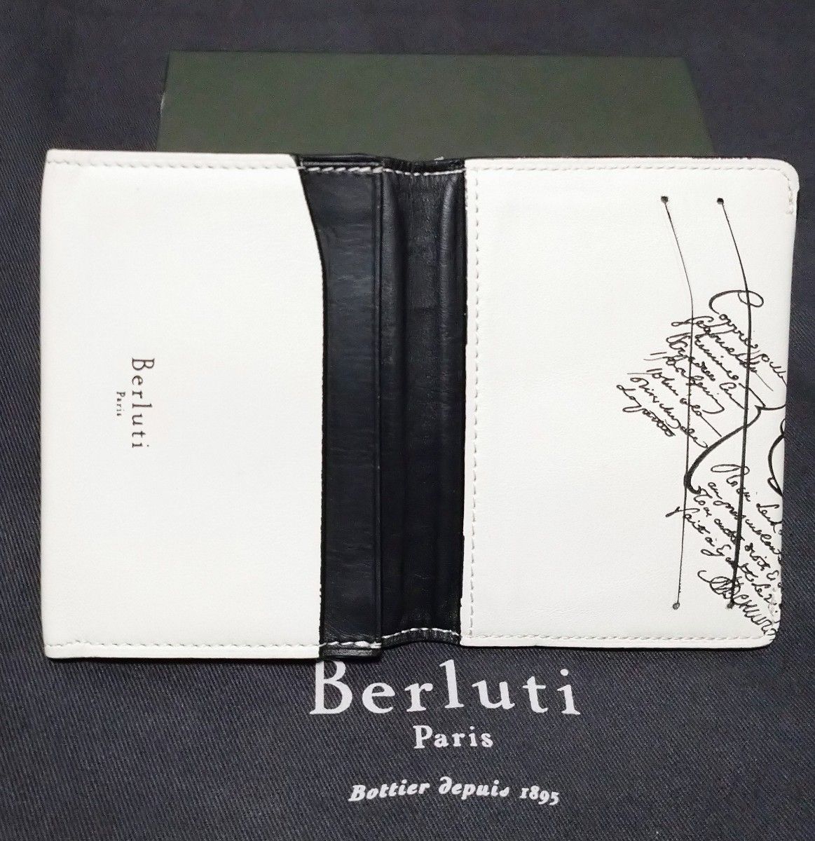 ベルルッティ 名刺入れ 限定品 カリグラフィ スクリット 白 ベルルッティ 名刺入れ 限定品 カリグラフィ スクリット 白